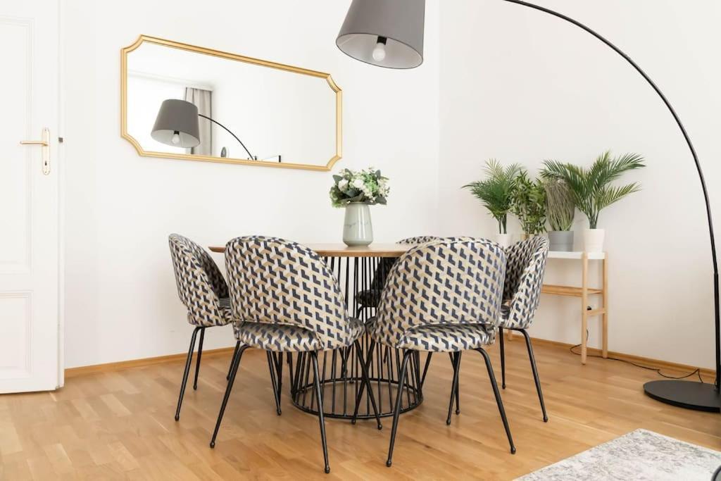 Franz 23 - Typical Viennese Apartment In The Heart Of Wien Exterior foto